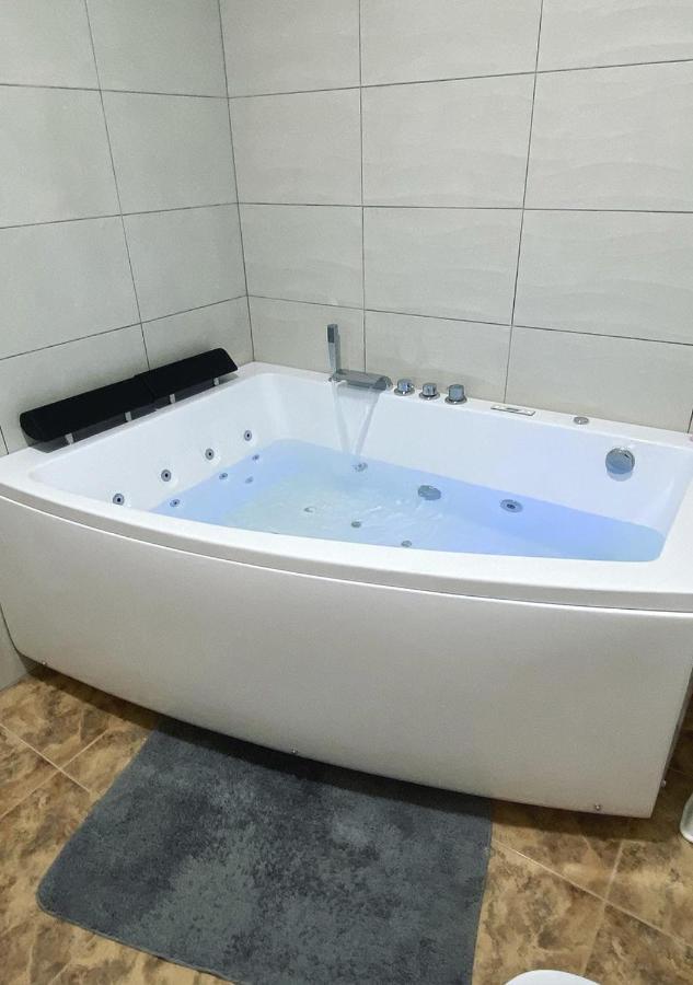 Casa Con Piscina, Villa Alarilla Fuentiduena de Tajo Eksteriør bilde